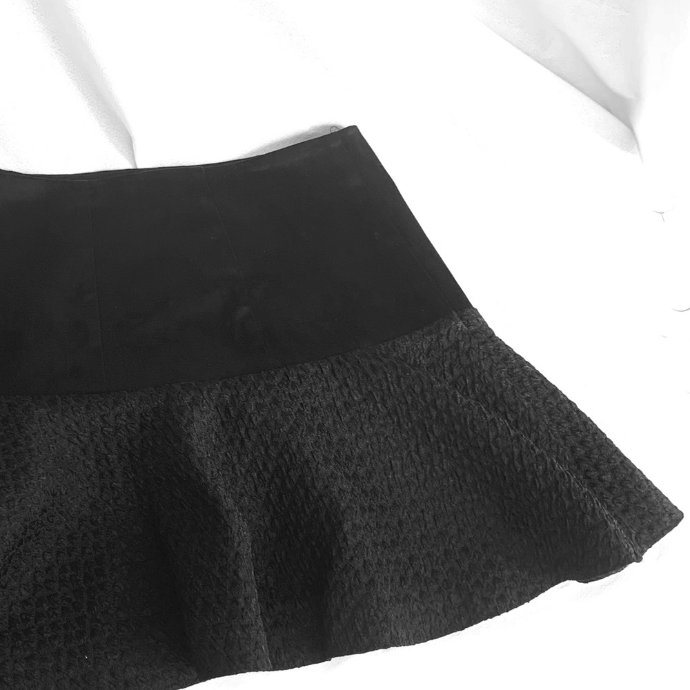 Guess by Marciano Fit & Flare Satin and Boucle fully lined black skirt sz 6 Mint